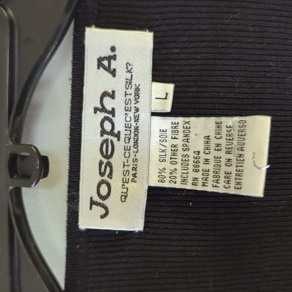 Feminine and Elegant: Vintage Silk Flower Embroidery Black Cardigan - Picture 2 of 6